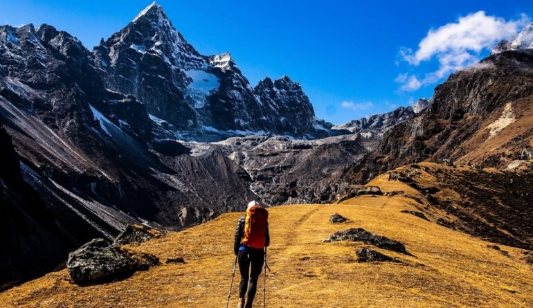 mount-everest-trekking (1)